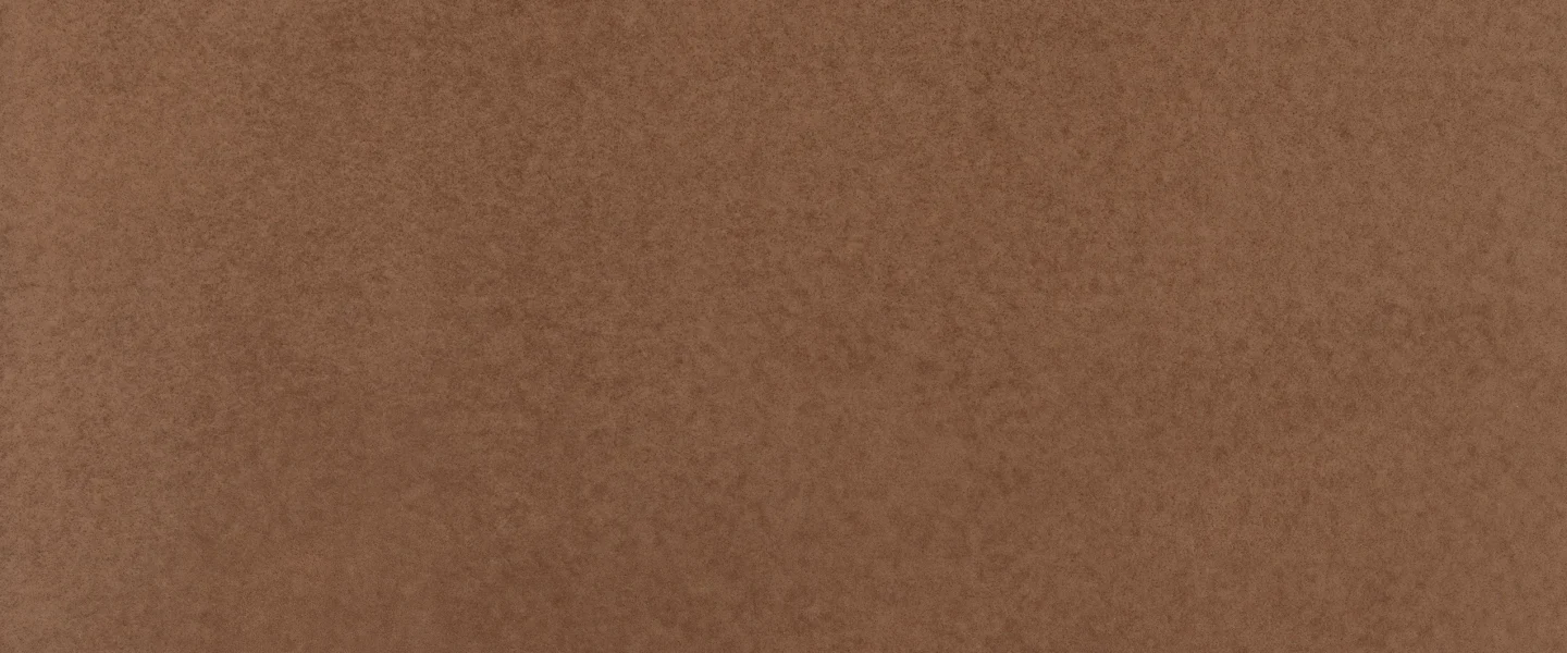 Mur en béton ciré AdLucem dans un couloir haussmannien.