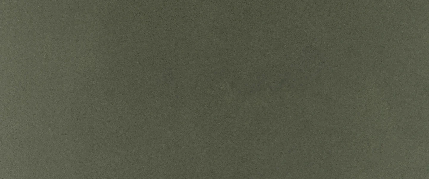 Béton ciré AdLucem gris clair pour salon lumineux.