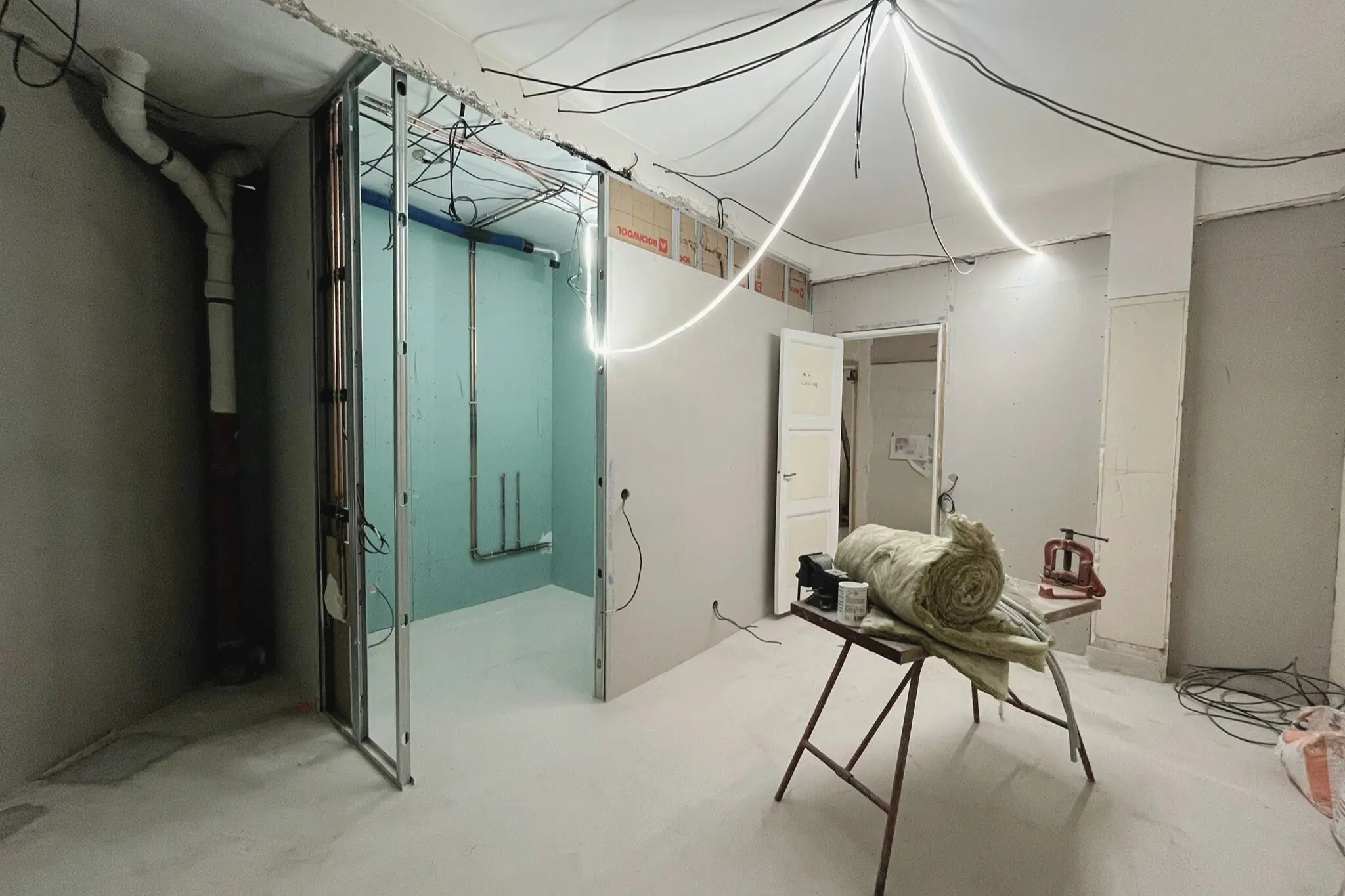 Rénovation d'un studio à Paris par Brokkr. 