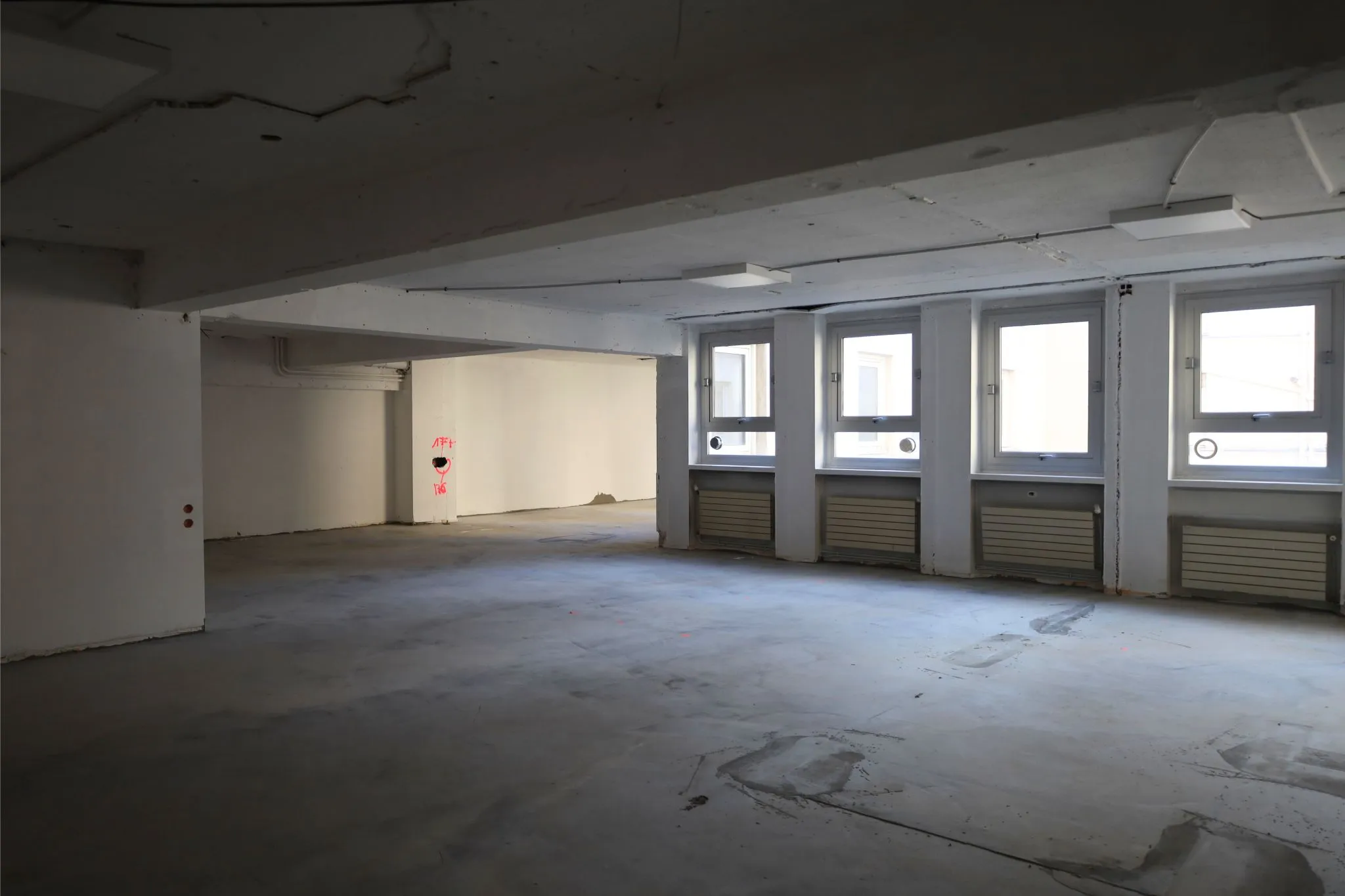 Travaux de curage d'un bâtiment avant sa rénovation.