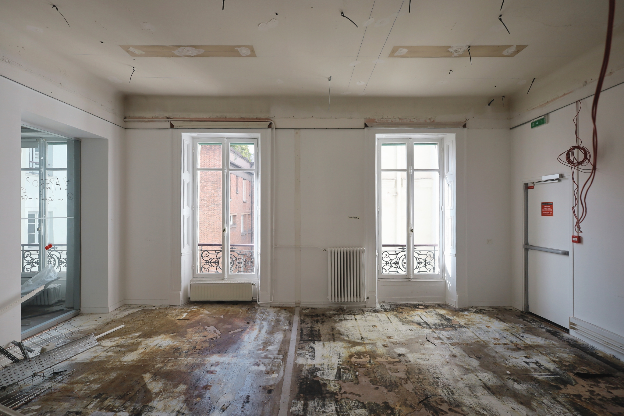 Pièce d'un bâtiment entièrement curé par une entreprise de curage