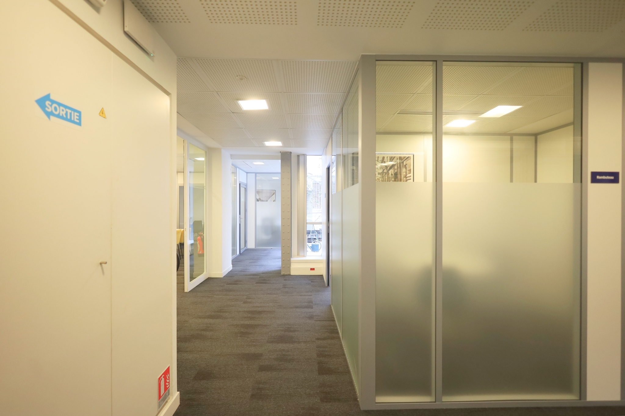 Travaux de rénovation de bureaux boulevard Haussmann réalisés par Brokkr à Paris.