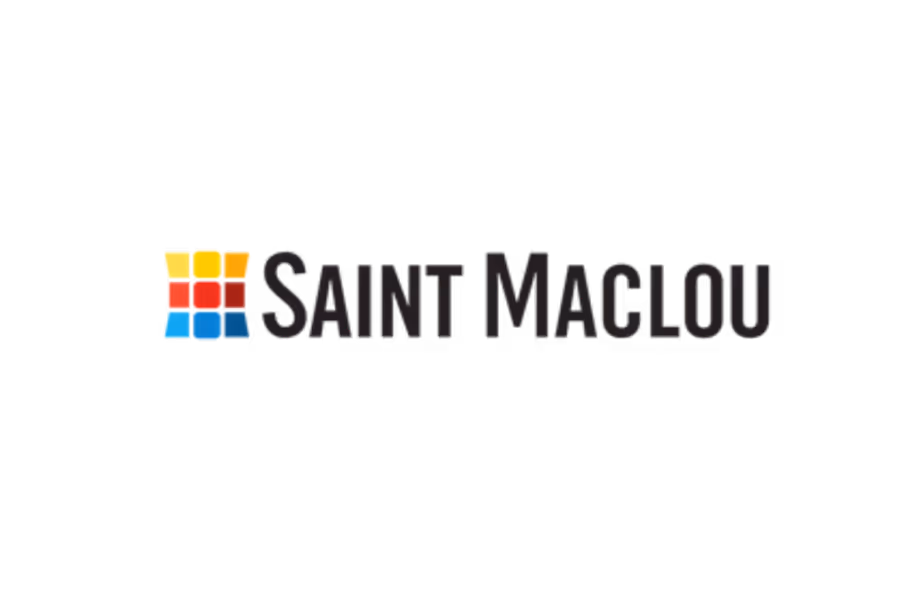 Logo Saint Maclou avec carrés colorés jaunes, rouges et bleus à gauche du texte.