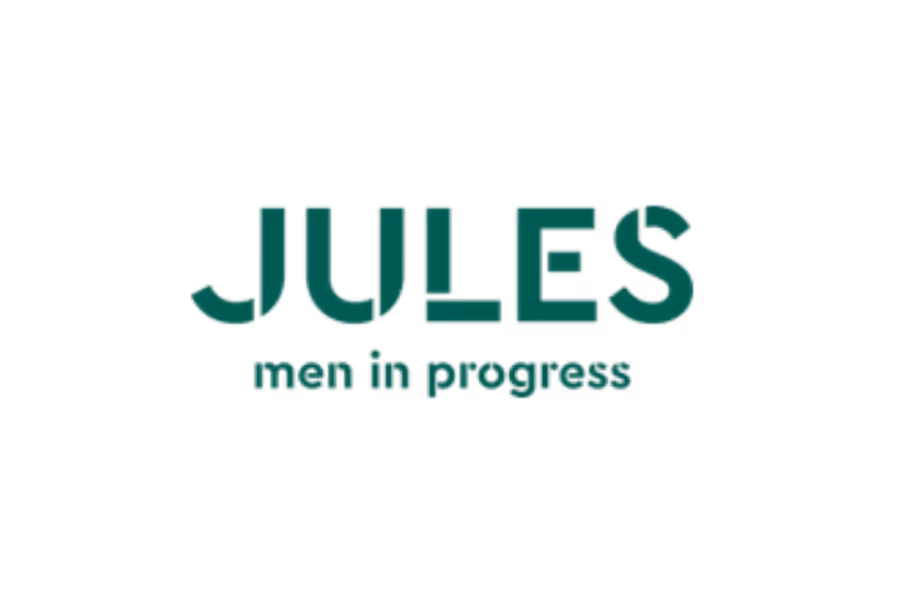 Logo de la marque JULES avec le slogan « men in progress » en dessous.