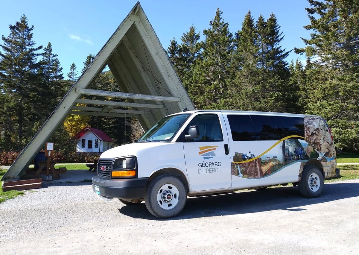 Une photo de la fourgonnette qui sert de navette