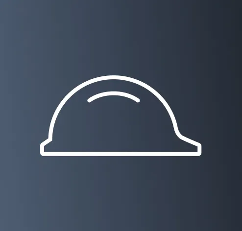 Icon eines weißen Schutzhelms vor einem dunklen, blau-grauen Hintergrund.