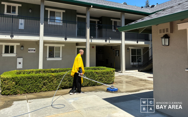 commercial solar panel cleaning