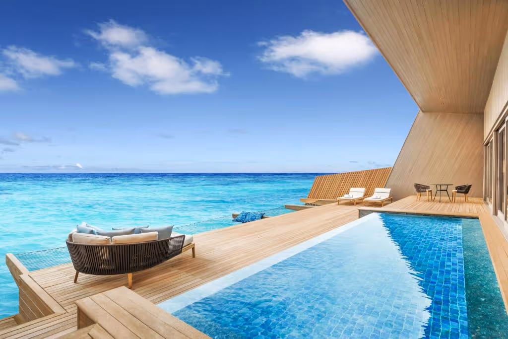 Terrasse avec piscine et vue mer