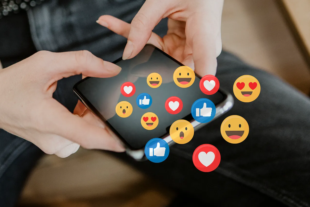 Reakcje i polubienia na smartfonie — social media dla e-commerce