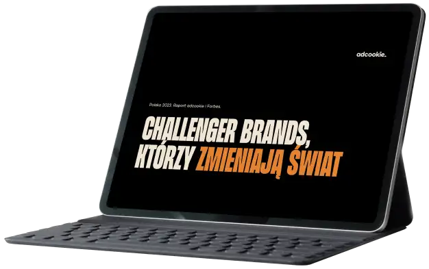 Tablet z klawiaturą pokazujący tekst o markach challenger zmieniających świat.