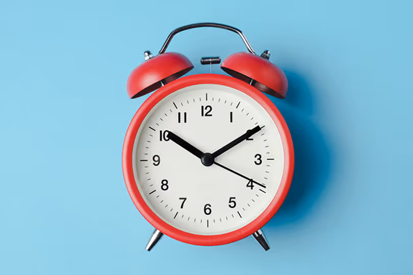 Close-up of red alarm clock symbolizing the three-second rule for capturing attention in trade show displays.