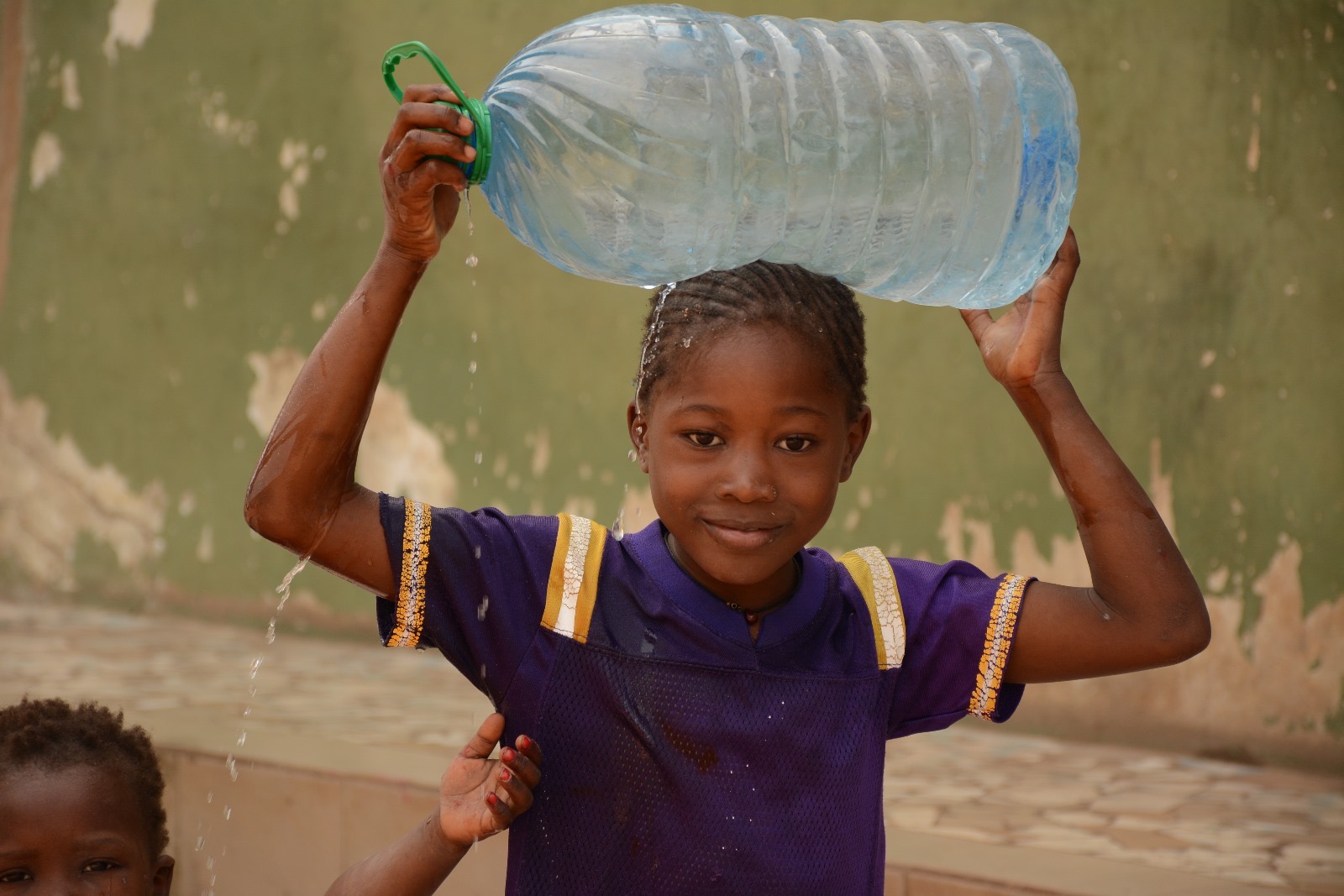 fille bouteille Sénégal