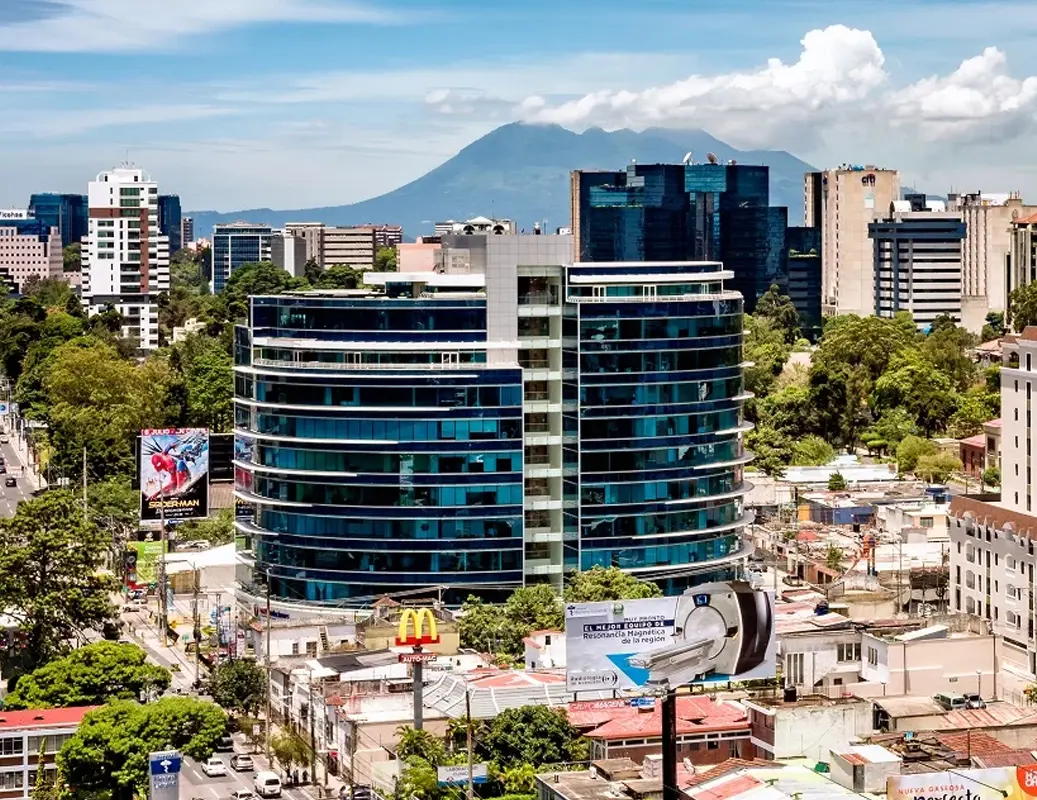 Consultorio médico moderno en Edificio Sixtino II