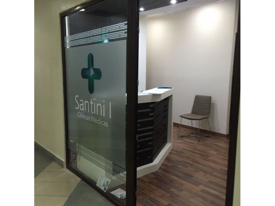 Consultorio médico moderno en Edificio Sixtino II