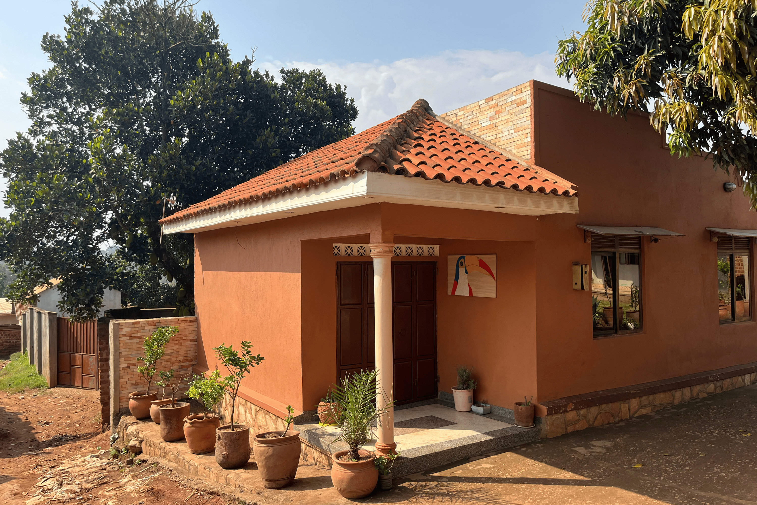 Attached shop space suitable for small business at residential house in Kyengera