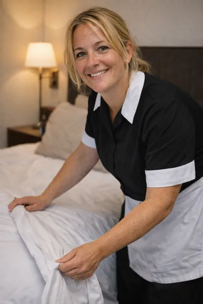 Professional housekeeping candidate – experienced staff member for high-quality maintenance.