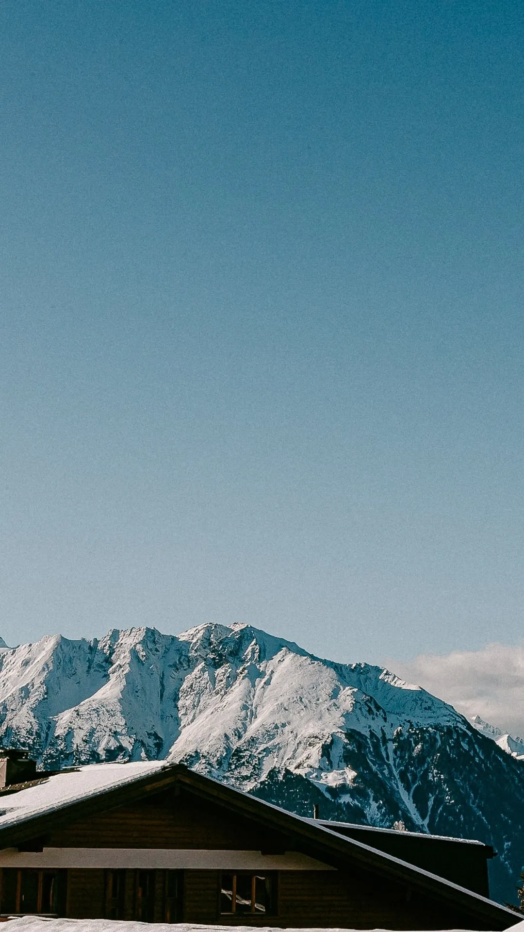 Mobile image of the outside view of the roof covered in snow of the St Bernard Restaurant