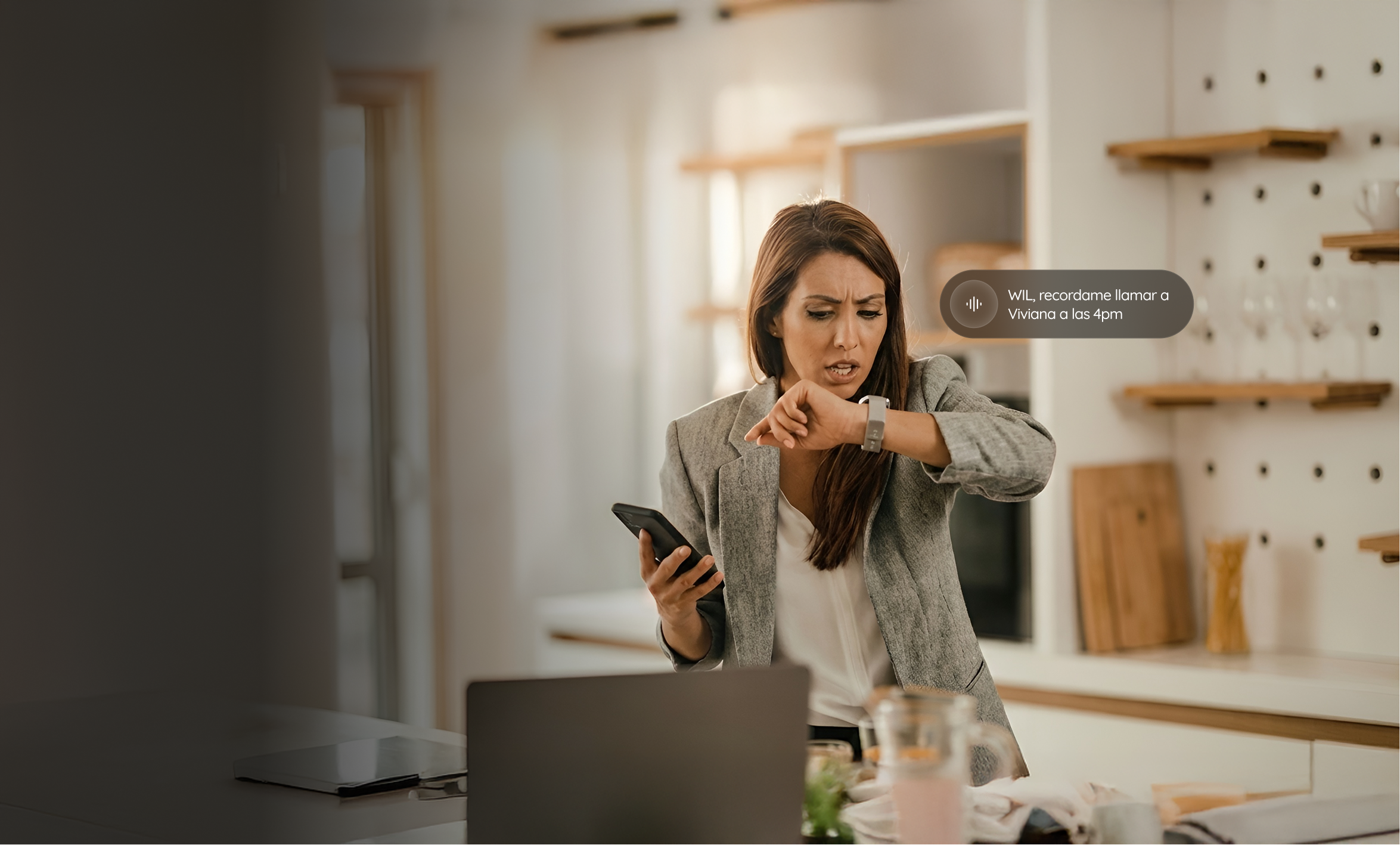 Creá recordatorios o alarmas con tu voz. Tu pulsera vibra cuando llegue el momento.