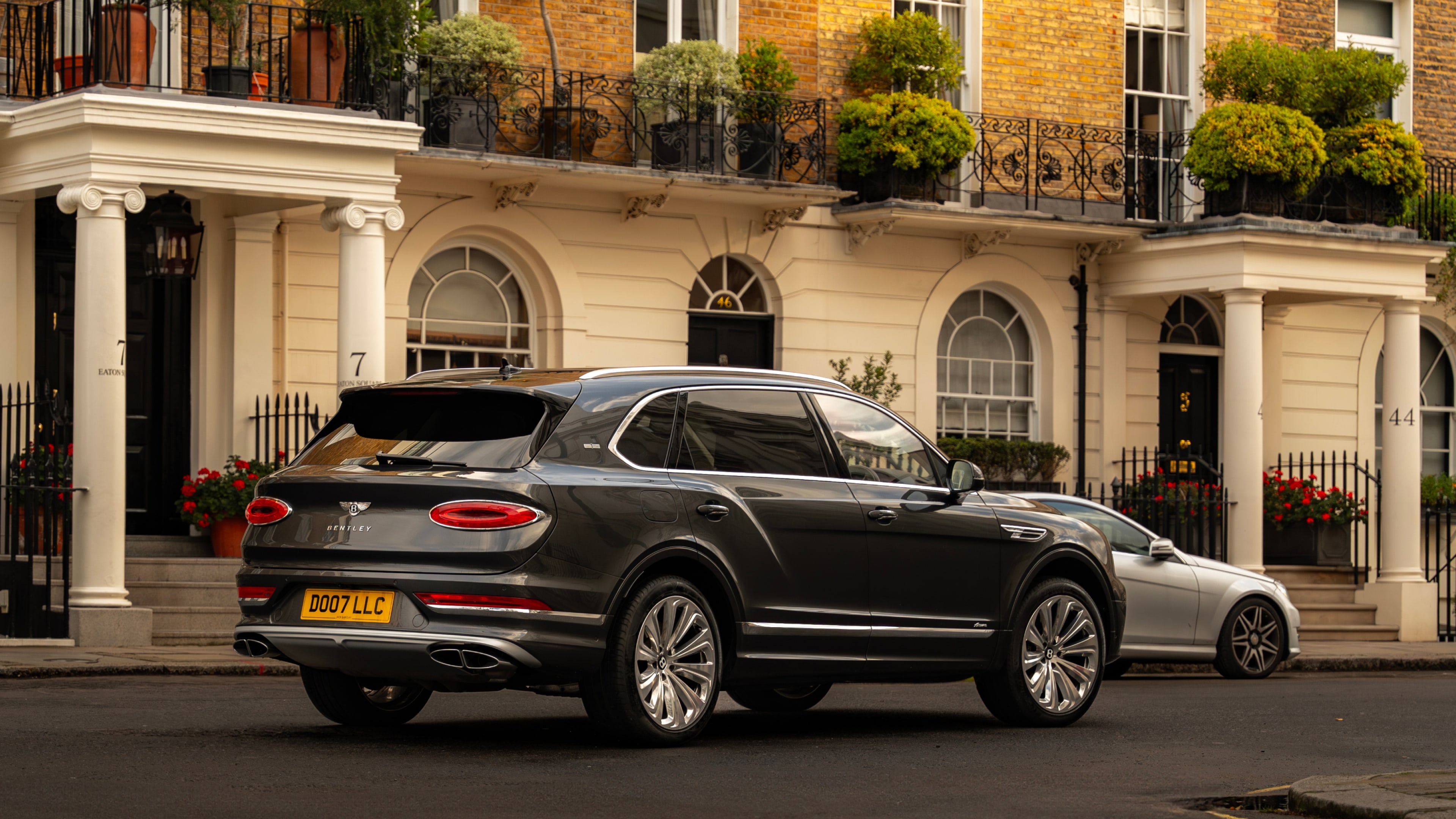Luxury Bentley Bentayga SUV Hire for Evenings Out & Special Occasions