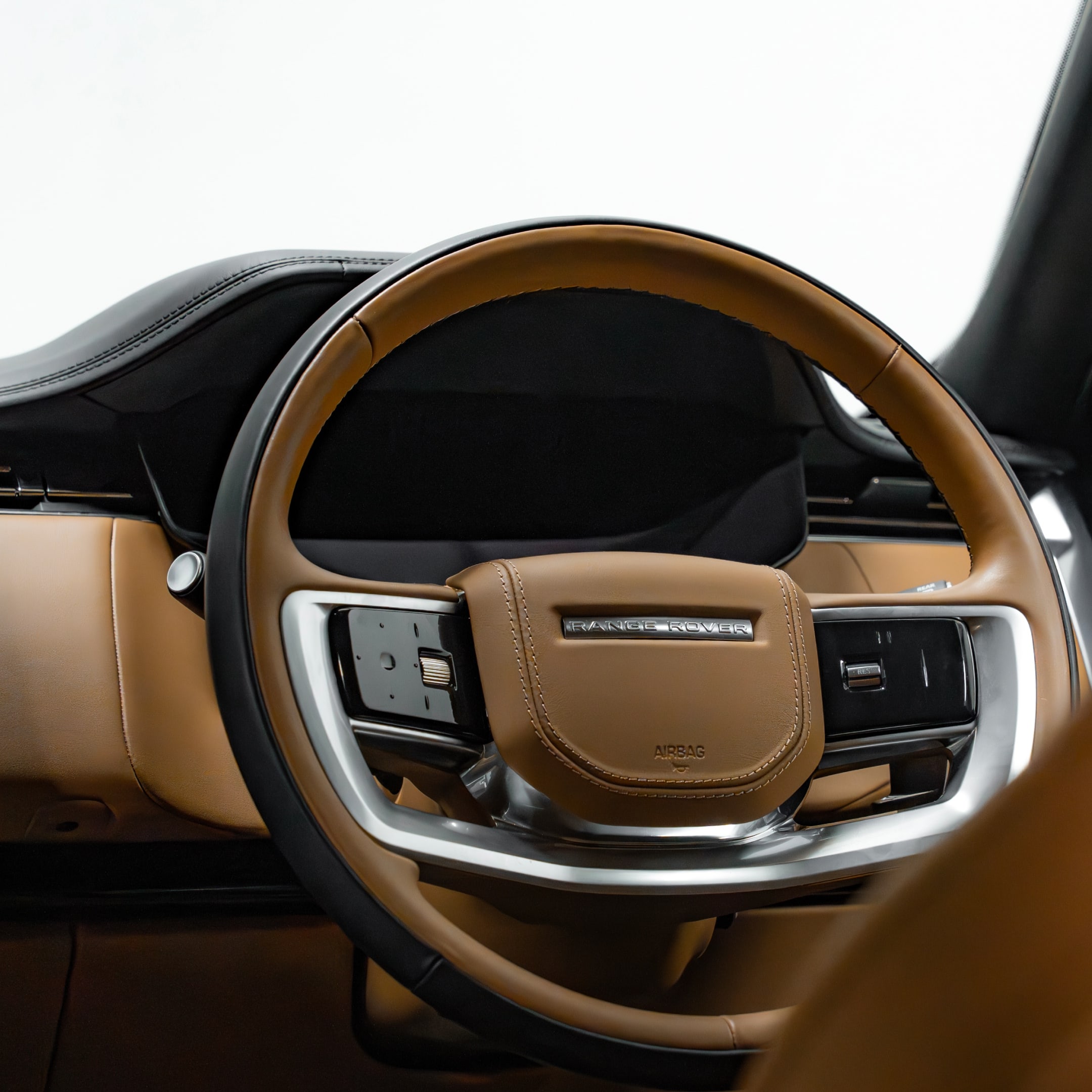 Arrive in Style with a Chauffeured Range Rover Autobiography for VIP Events