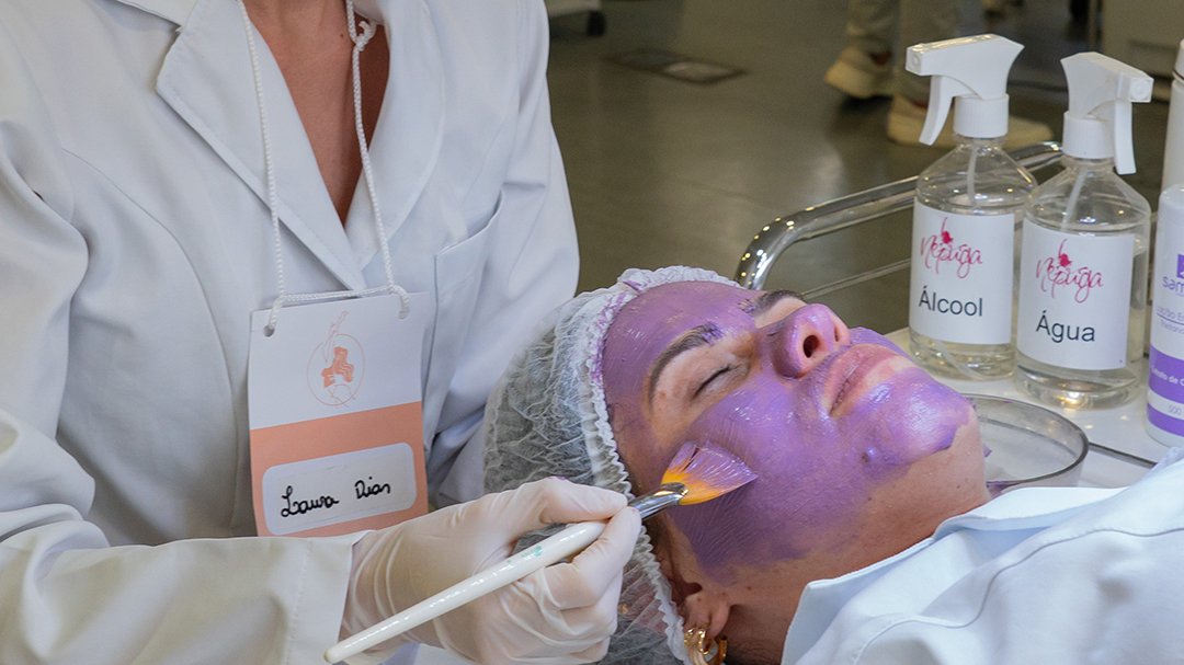 Prontuário em papel ou digital na Biomedicina Estética? Descubra as vantagens e desvantagens de cada modelo e saiba como escolher a melhor opção para garantir segurança, organização e uma gestão eficiente da sua clínica.