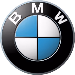 A BMW logó, amely egy kör alakú fekete keretbe foglalt kék és fehér negyedekből álló kör.