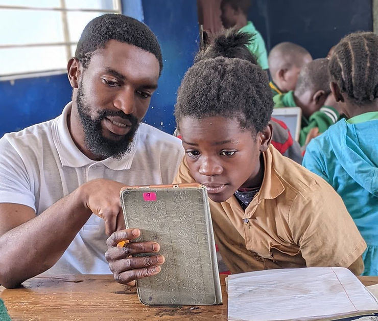 An Edulution Coach assisting a Learner with a maths problem