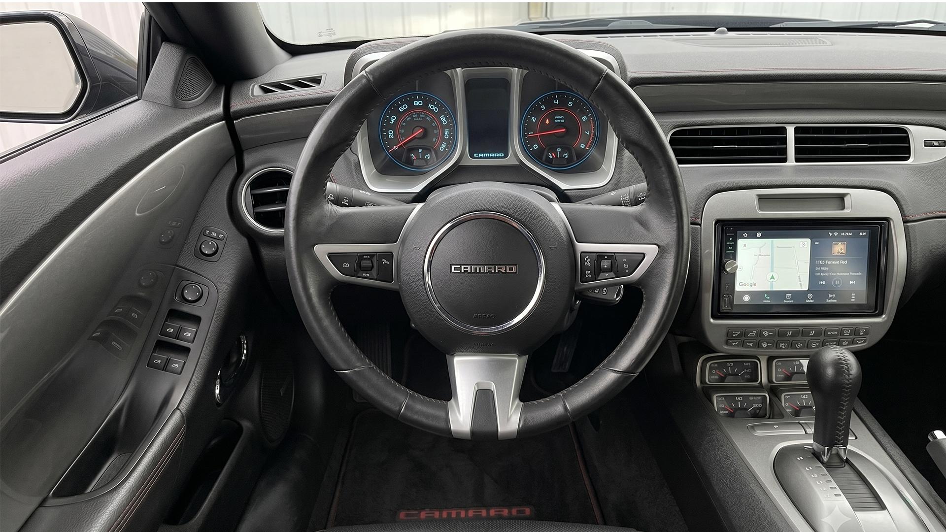 Chevrolet Camaro SS 2010 interieur