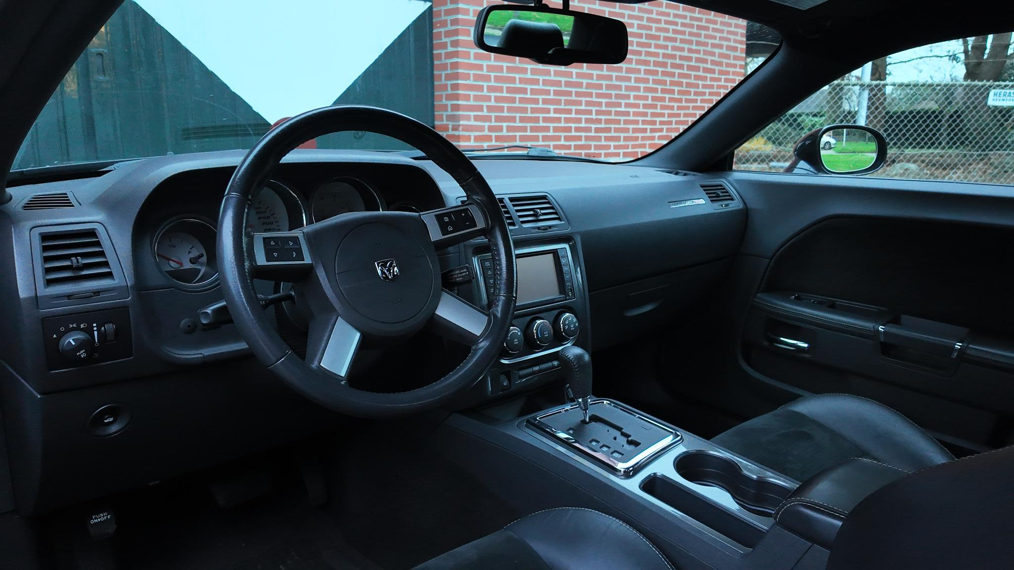 Dodge Challenger SRT8 6.1 V8 2009 zwart leren SRT-interieur