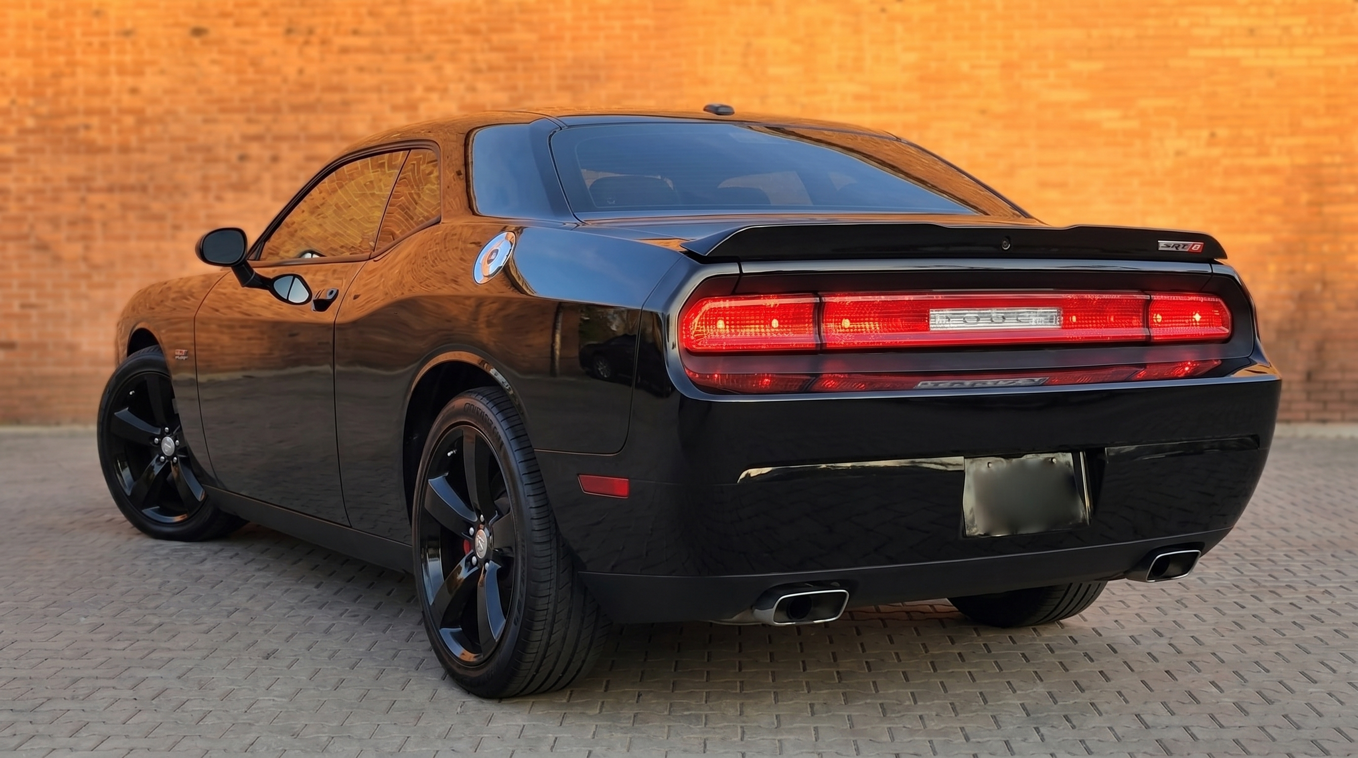 Dodge Challenger SRT8 6.1 V8 2009 glanzend zwart