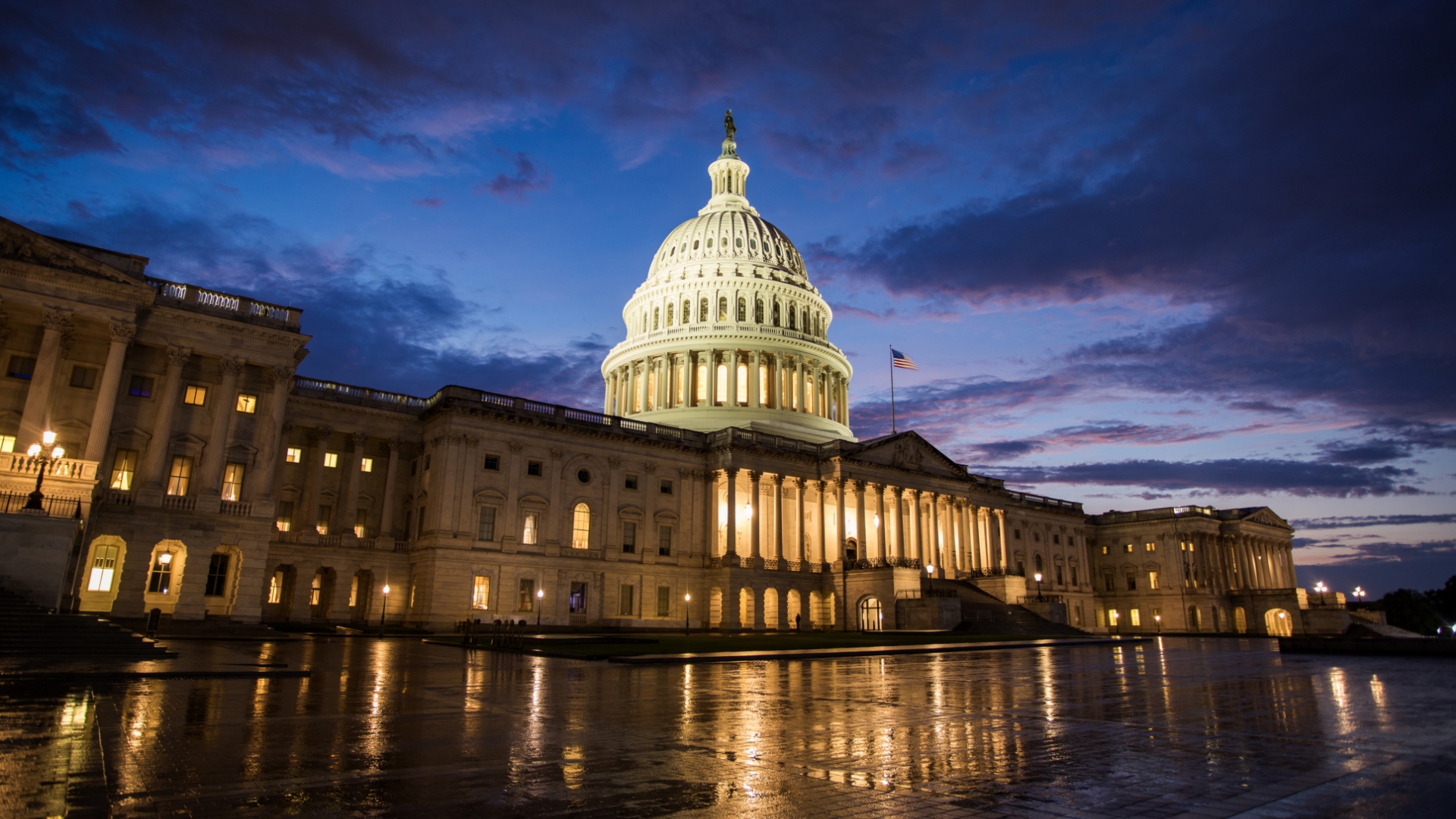 U.S. Capitol building at night