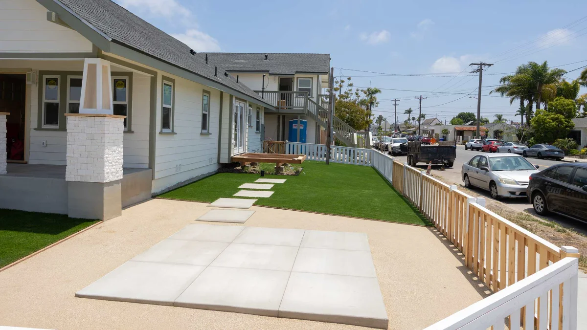 Pet-safe artificial grass lawn for dogs in a home outdoor space