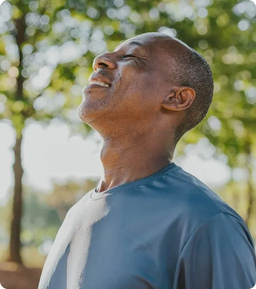 Man enjoying the outdoors, representing recovery and wellness during clinician-guided BPC-157 peptide therapy at Gameday Men’s Health