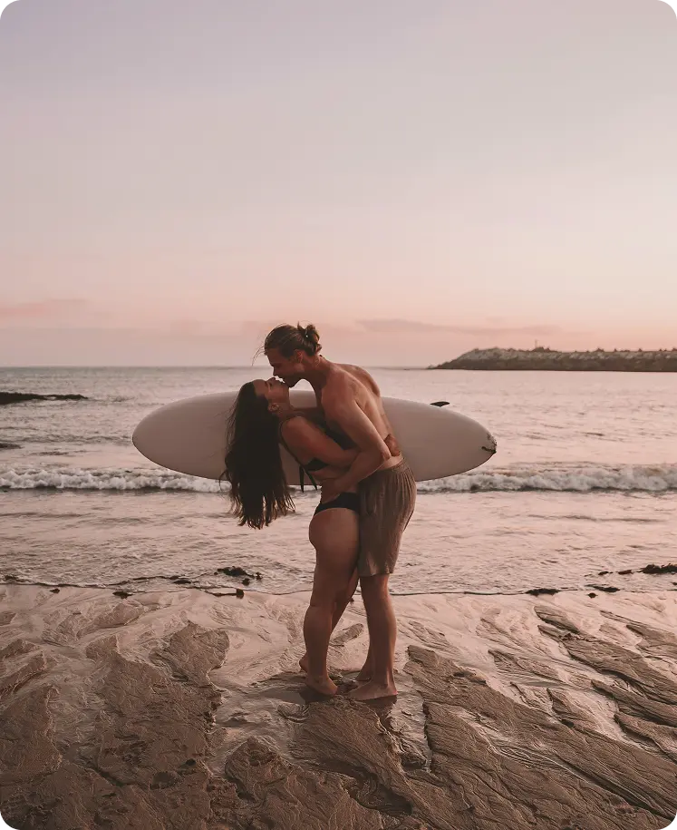 Couple kissing on the beach in Perris, CA, symbolizing renewed passion and intimacy supported by PT-141 therapy at Gameday Men’s Health.