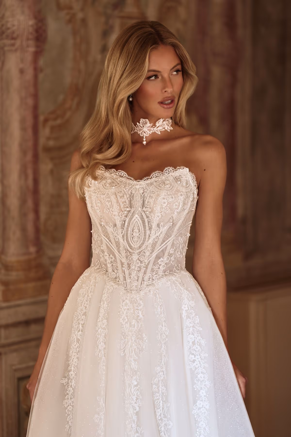 Detailansicht des Brautkleids KARAVELLA im Elana Atelier