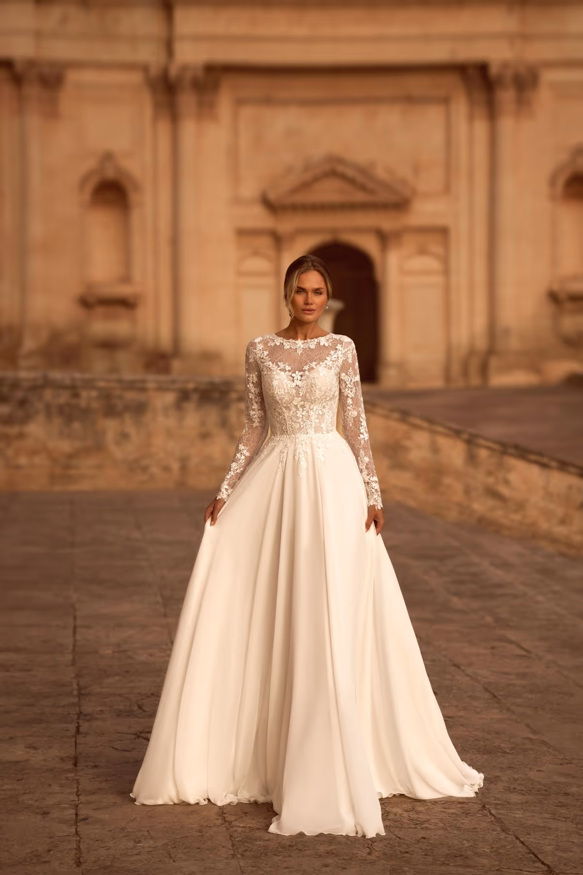Feines Brautkleid-Detail als Beispiel für präzise Anpassungen