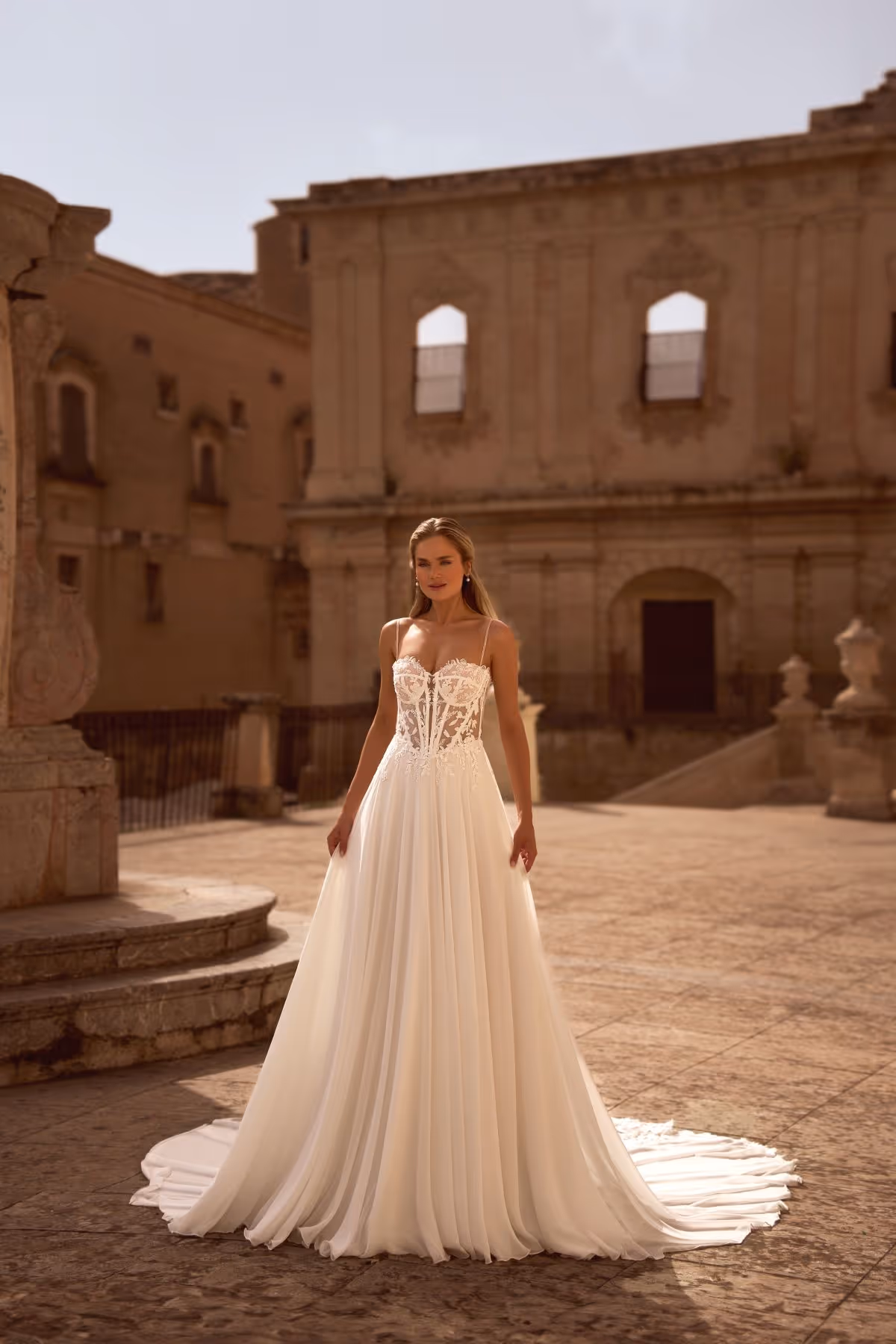 Braut im individuellen Hochzeitskleid als Inspiration für Baden-Baden