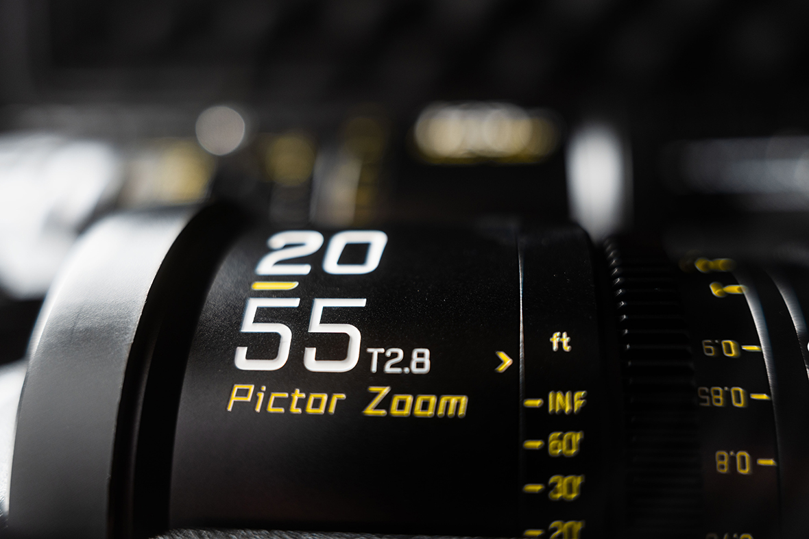Pictor Zoom Lens close-up
