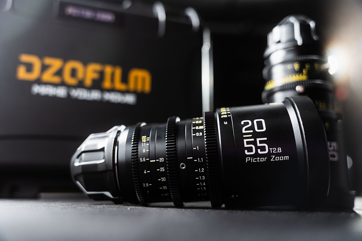 Pictor Zoom Lens and case