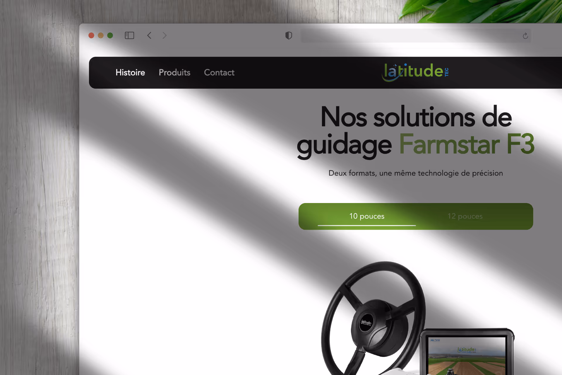 Page web montrant les solutions de guidage Farmstar F3 avec une interface 10 pouces et un volant de direction Latitude TEC.