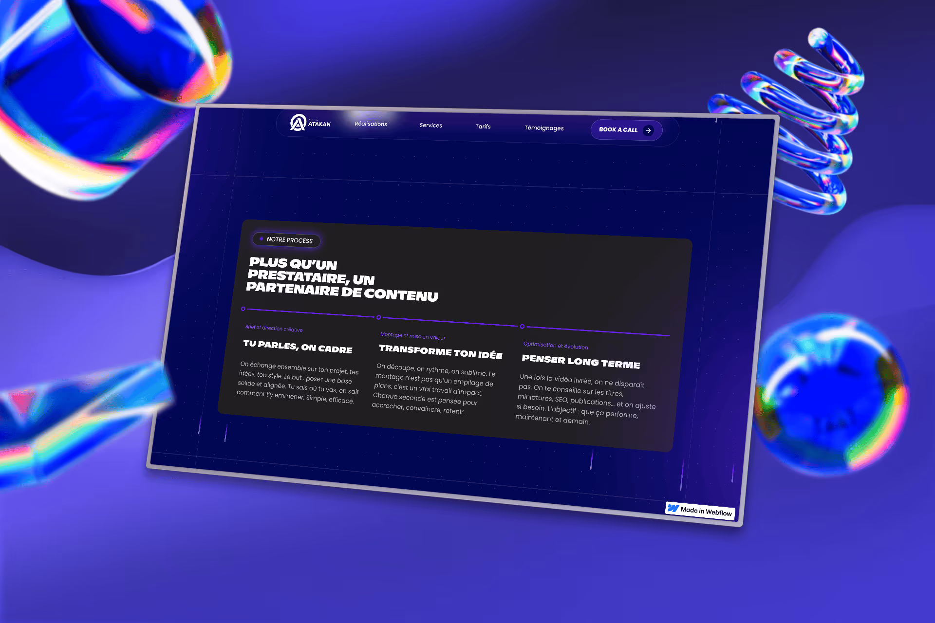 Page web de l'agence Atakan présentant leur processus en trois étapes : tu parles, on cadre ; transforme ton idée ; penser long terme, avec un fond bleu et éléments abstraits colorés.