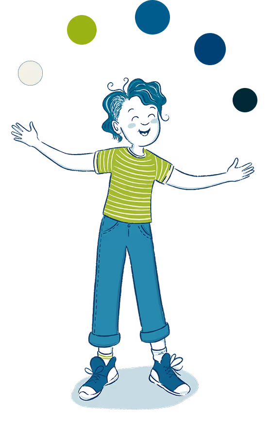 Lächelndes Kind mit ausgestreckten Armen, trägt grün gestreiftes T-Shirt, blaue Hose und Turnschuhe.