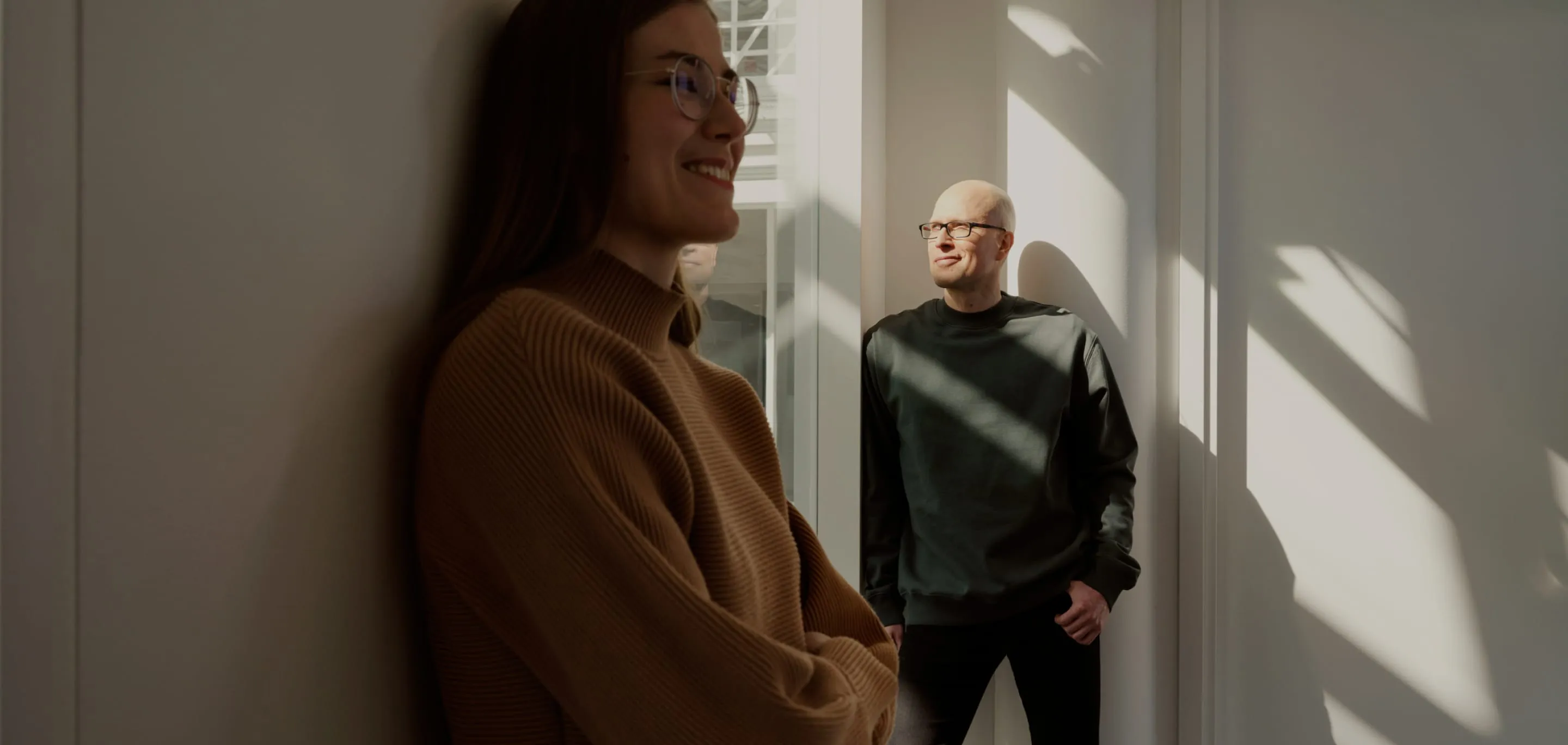 Two people posing for a photo in the Analyse2 office