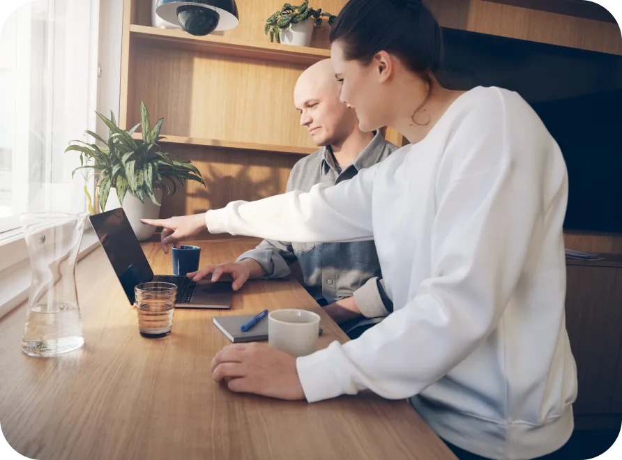 Two people working together in the Analyse2 office