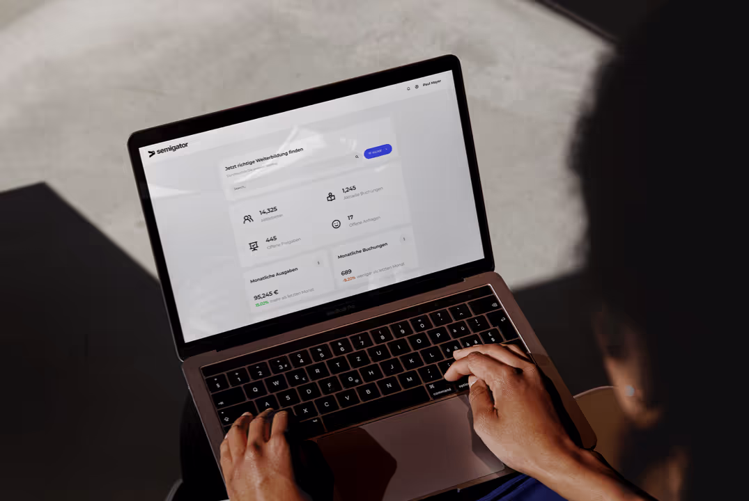 Ansicht des Semigator Enterprise Trainingskatalogs. Übersichtliches Buchungscockpit.
