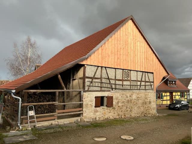bardage en bois dans grange