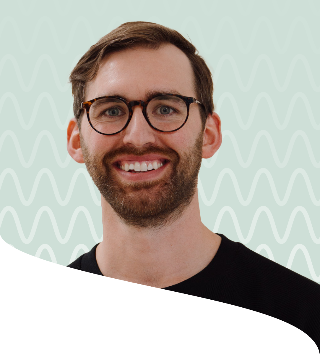 Portrait of Aaron Fournier, co-founder of Soaak Digital, smiling confidently against a neutral background.