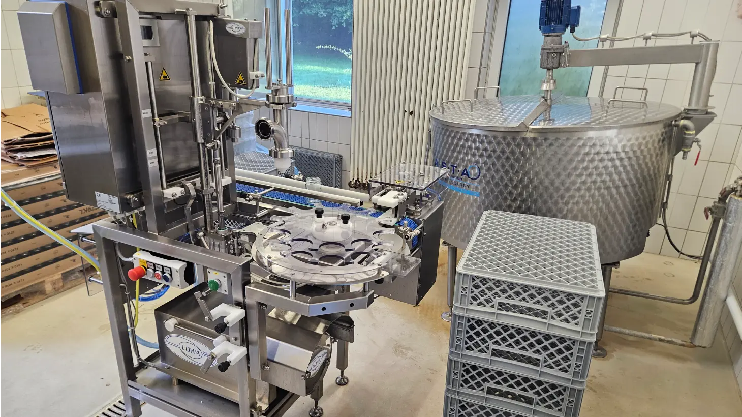 Wiegedos mit Band und Sammelteller