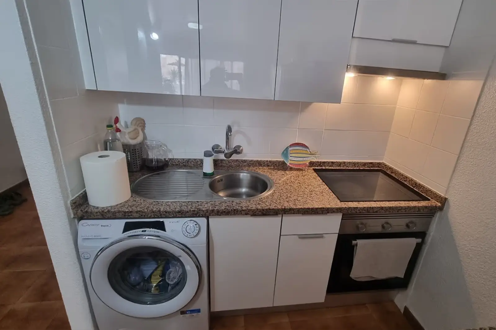 Voll ausgestattete Küche des Apartments