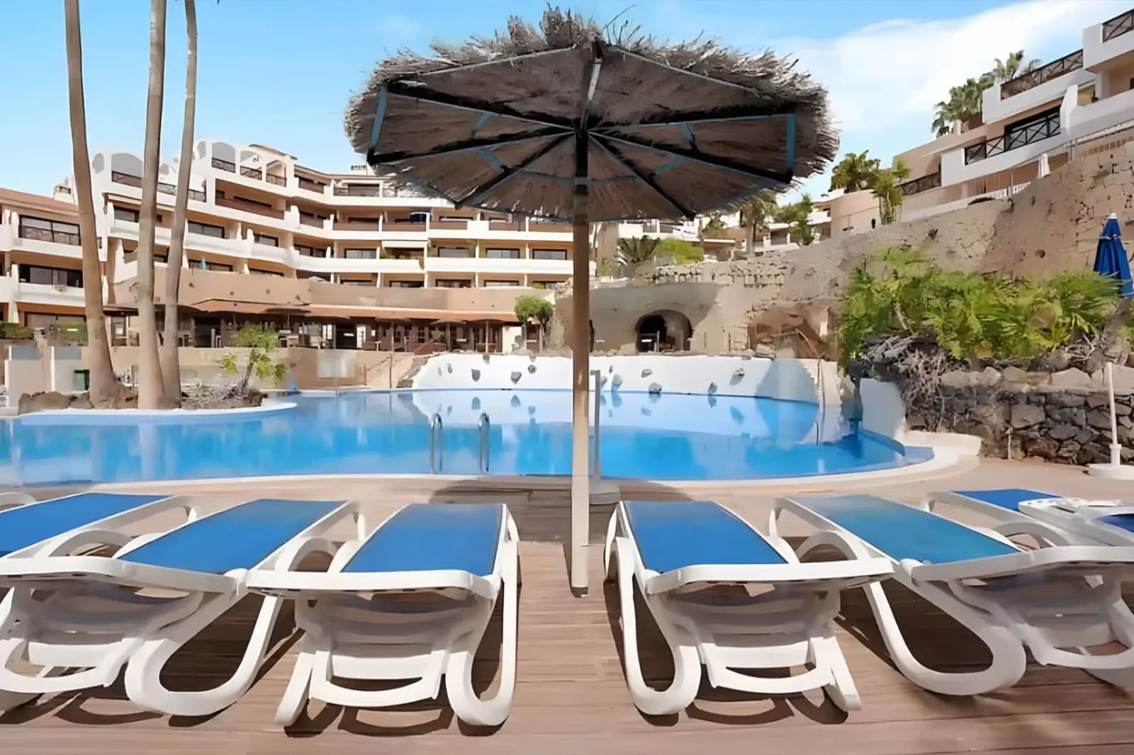 Gemeinschaftspool der Apartmentanlage